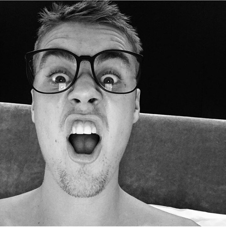 ProjectVoteJus's tweet photo. MINHA CARA VENDO O POVO DESANIMADO BO ÚLTIMO DIA DE VOTAÇÃO 

RT=VOTO

#Justin4MMVA https://t.co/B8P4haKXWs