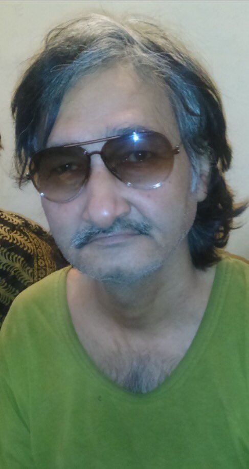 Zainabiqbal1108's tweet photo. Papa,You taught me to be strong but sorry I'm letting you down, I can never be strong enough to accepted that you are no longer here.HFDay😔 https://t.co/RR8SyjwAGI