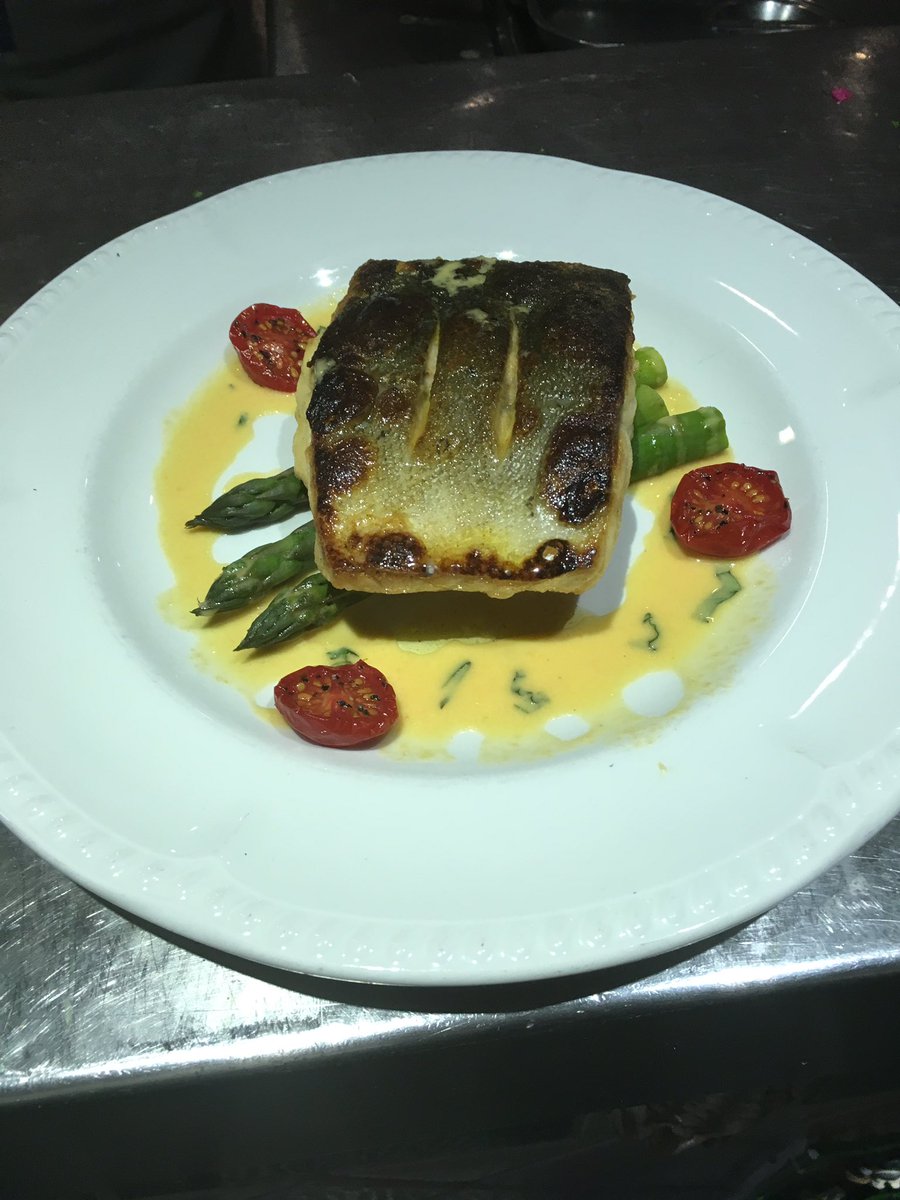 CaesarsArms's tweet photo. Wild #seatrout fillet with a tomato butter 😍👌🏼#foodie #fish #specials #saturdaynight #cheflife https://t.co/WA8iYjMn9A