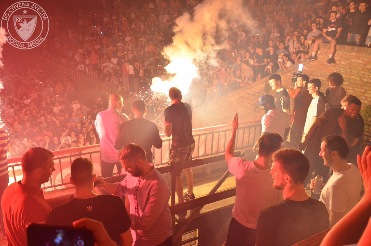 kkcrvenazvezda's tweet photo. Osvojili smo SVE | Šampioni Srbije (Galerija) ➡️ https://t.co/EDu4K5Vdqm 🏆🏆🏆🔴⚪️🔴⚪️ #OsvojiliSmoSVE #WeAreTheTeam #kkcz https://t.co/RXeFqhdDdM