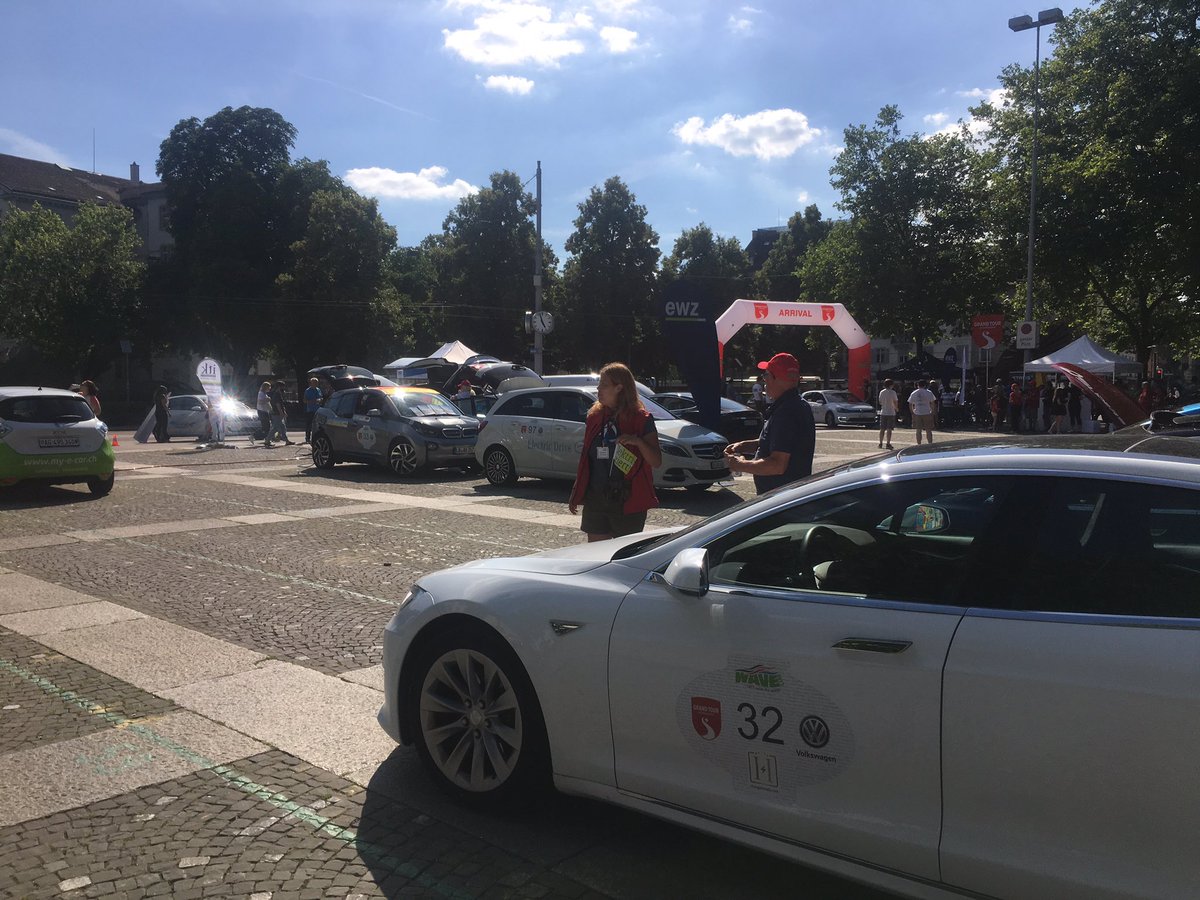 TeamTeslaS's tweet image. We finished the #Wave2017. 1500km around the #GrandTour. So many impressions! Thx to @teslasharing for providing this Model S #TeslaSharing