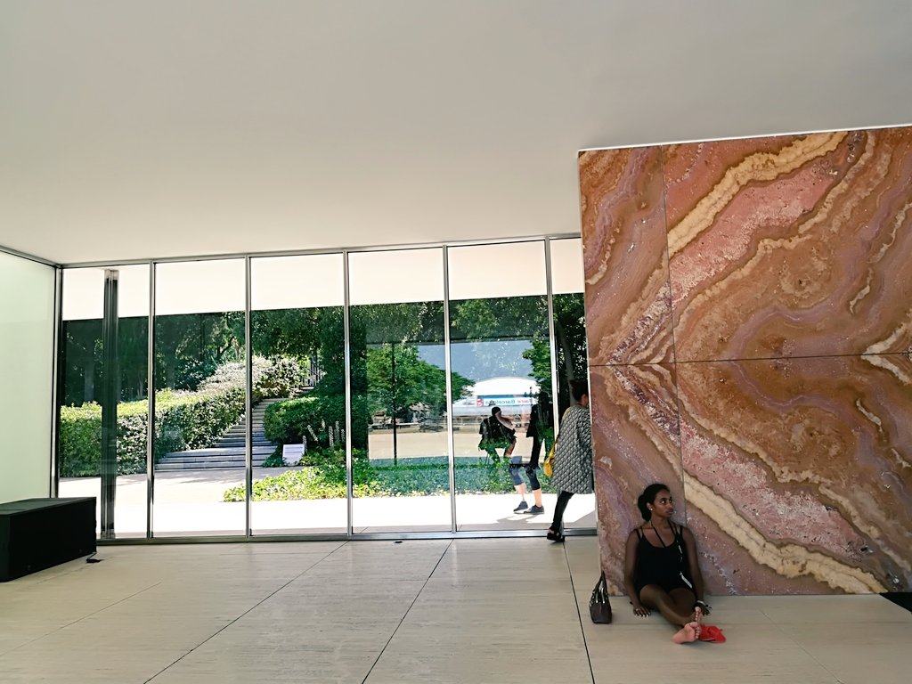 arshake_com's tweet photo. We are vibrating right now with #waveshift of Mark Bain at @FundacioMies #vibration @sonarplusd #sonar2017 #bcnart https://t.co/5015xpdX0Y