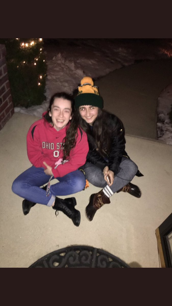 grayceshuker's tweet photo. it's my mother's bday!!💗😇🇬🇷@anastasiamatlin have the most wonderful day👽plsss don't leave me:(#lickanalresident #interrupted #jacuzz #dave https://t.co/4RoPPLT1rf