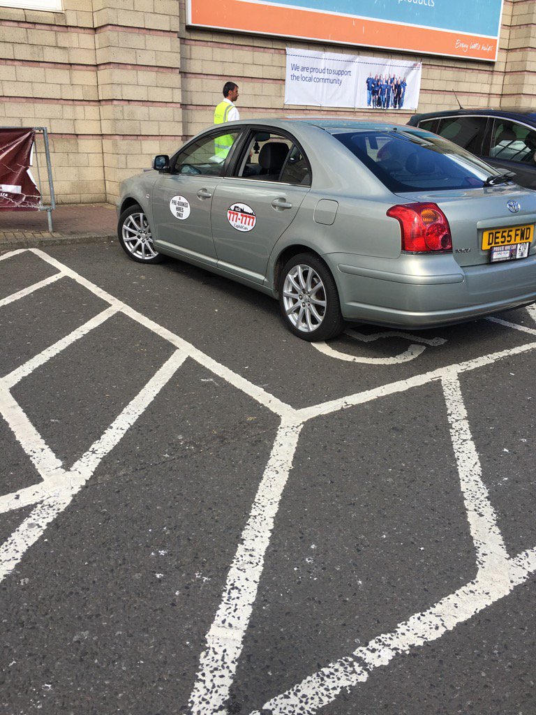 selfishparker's tweet photo. DE55 FWD disabled space. https://t.co/ktvvf2rLPv #nobluebadge no on the #selfishparker site @thompsonneil15