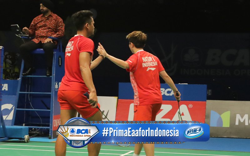 TRANS7's tweet photo. Dua game dimenangkan oleh Owix-Butet dari pasangan Malaysia dlm durasi 39 menit #PrimaEaaForIndonesia #EaaForIndonesia @primawaterID https://t.co/fvbslLoZ3V