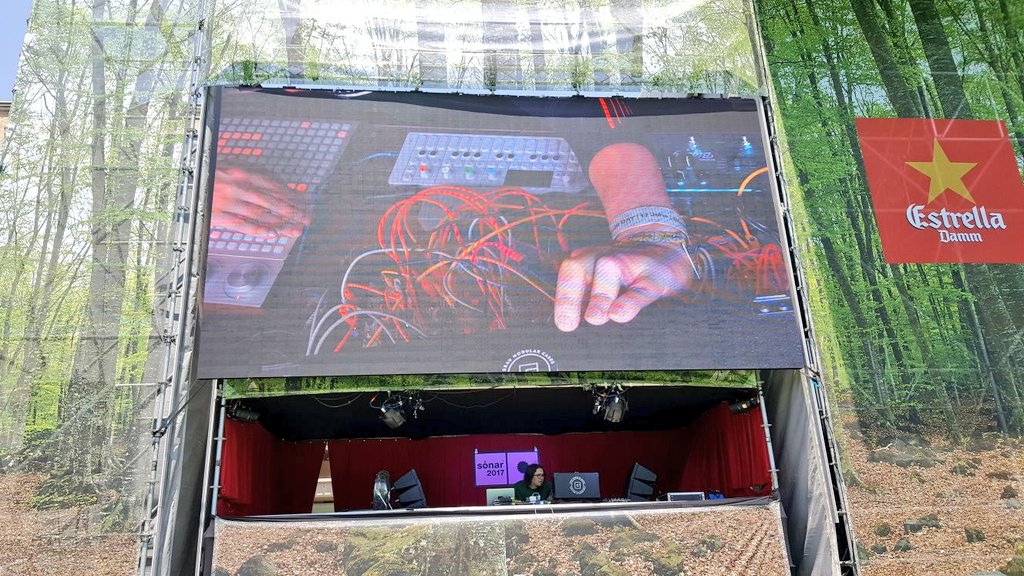 RevistaG7's tweet photo. Inmejorable recibimiento en #SónarVillage a cargo de #Pauk . Síntesis modular con profundo impacto emocional. #sonar2017 #sonarbarcelona https://t.co/VGoJA8xG83