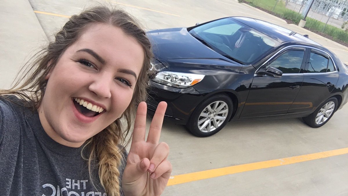 _charis_16's tweet photo. Y'all I made a big girl purchase yesterday, and said goodbye to my dear old friend Burt https://t.co/YWOxLG1MEq