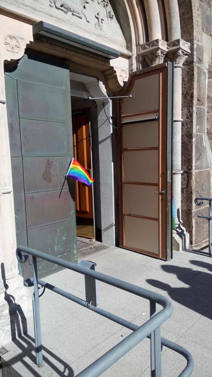 Konstigagubben's tweet photo. Dags för regnbågsmässa i Falkenbergs Kyrka.
#Pride #Pride2017 #LoveIsLove #LoveWins #PrideMonth #PrideFalkenberg #VemDuÄnÄr #svpol https://t.co/b4RQlg2gfU