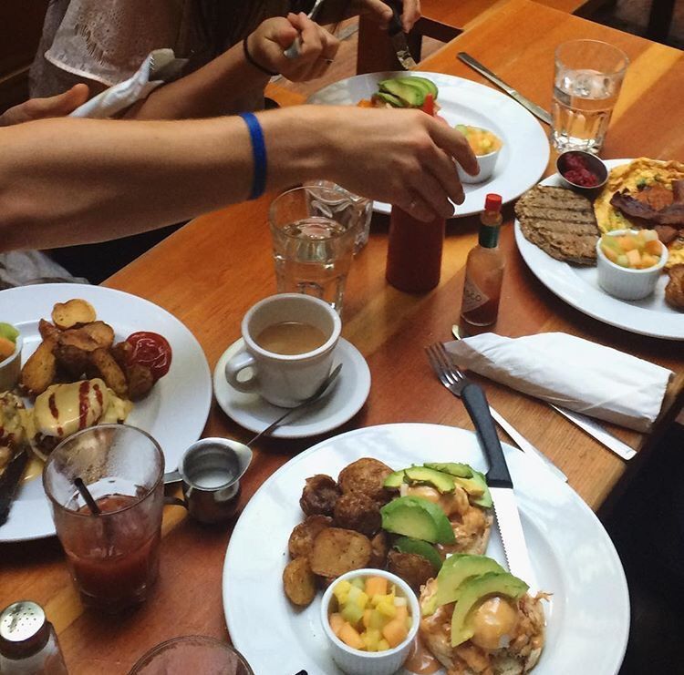 We can't wait until tomorrow morning. Why? Well because it's is #BrunchTime in #yyj! It's the best part of the weekend ( 📷: @clareer)