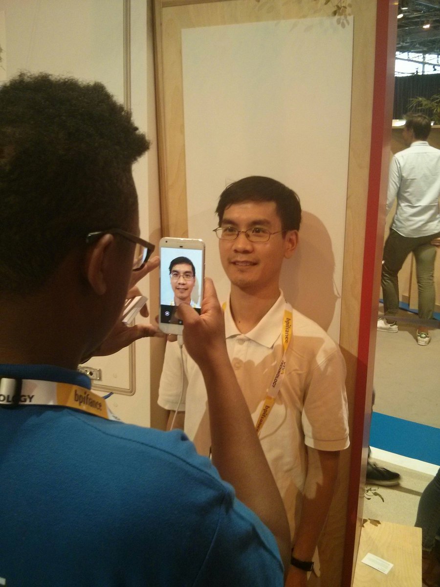 Gerald_SNCF's tweet photo. Je suis en train de me faire tirer le portrait à @GoogleFR par le robot #IoloPlotter #AndroidExperiments #VivaTech
Résultat dans 1h ⏰
Auto 👍 https://t.co/qDObyQK7rP