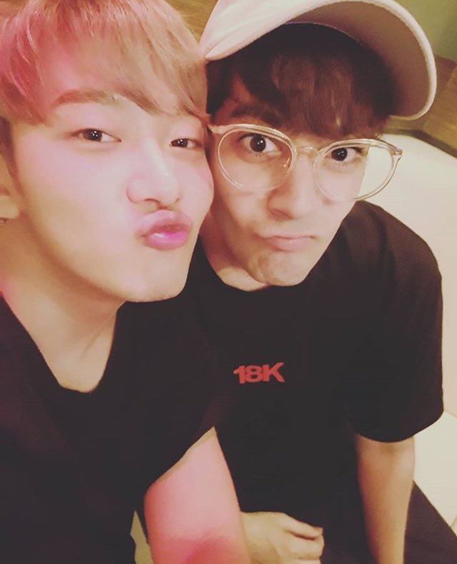 flighttoseoul's tweet photo. 170615 Ali's IG (sundubuali)
Minari are you drunk again? #18k #Yolo #EatingBroadcast #Daily #Cheongdam #Bicycle #HanRiver #Eighteenkeylo https://t.co/yXKLOn0KFH