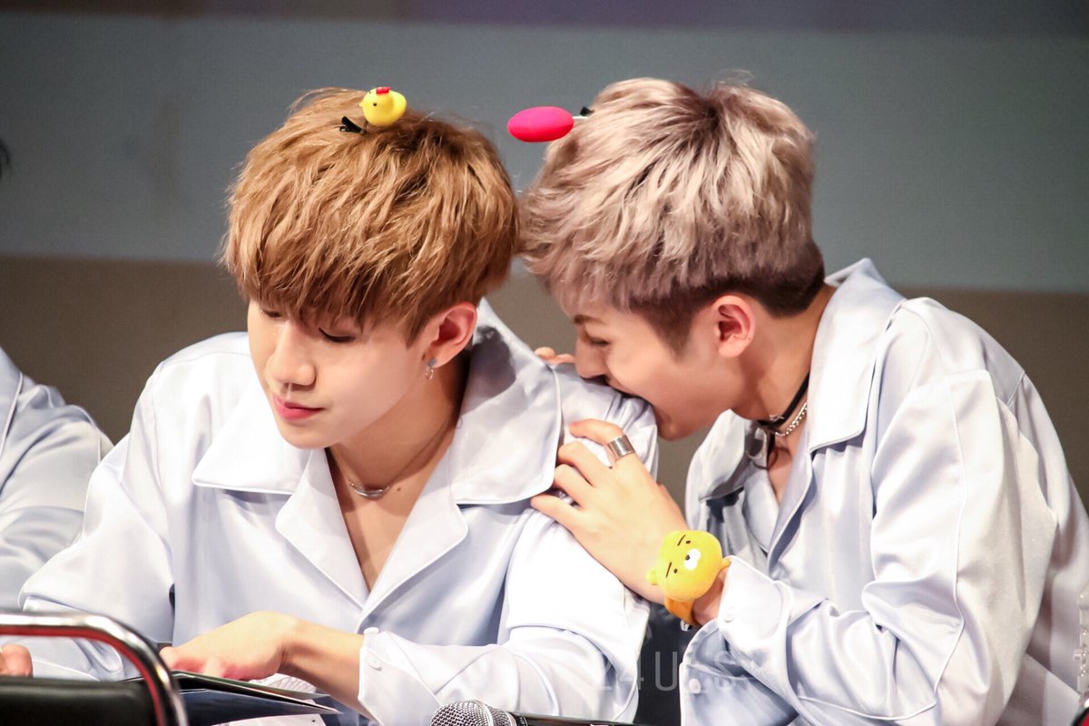 24U_S's tweet photo. 170617 신촌팬싸 #24K #투포케이
#JinHong #Changsunny #진홍 #창선 https://t.co/Ax8TRAQiyu