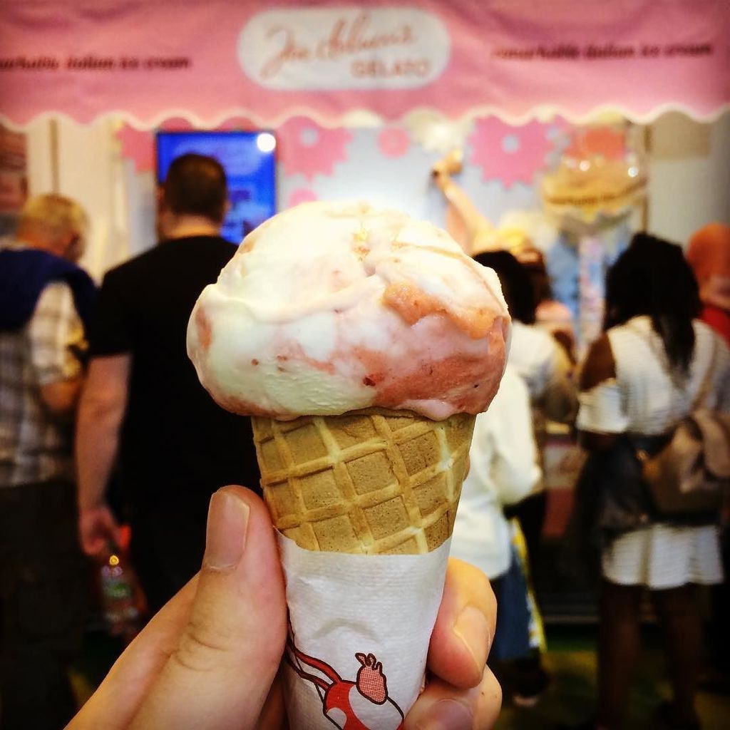 joedeluccis's tweet photo. Have you tried our Strawberries &amp; Cream #Gelato?  It is only 169 calories per scoop! #glutenfree #vegetarian #eggf… https://t.co/gU3NAVxe5E https://t.co/LO62t0OyyF