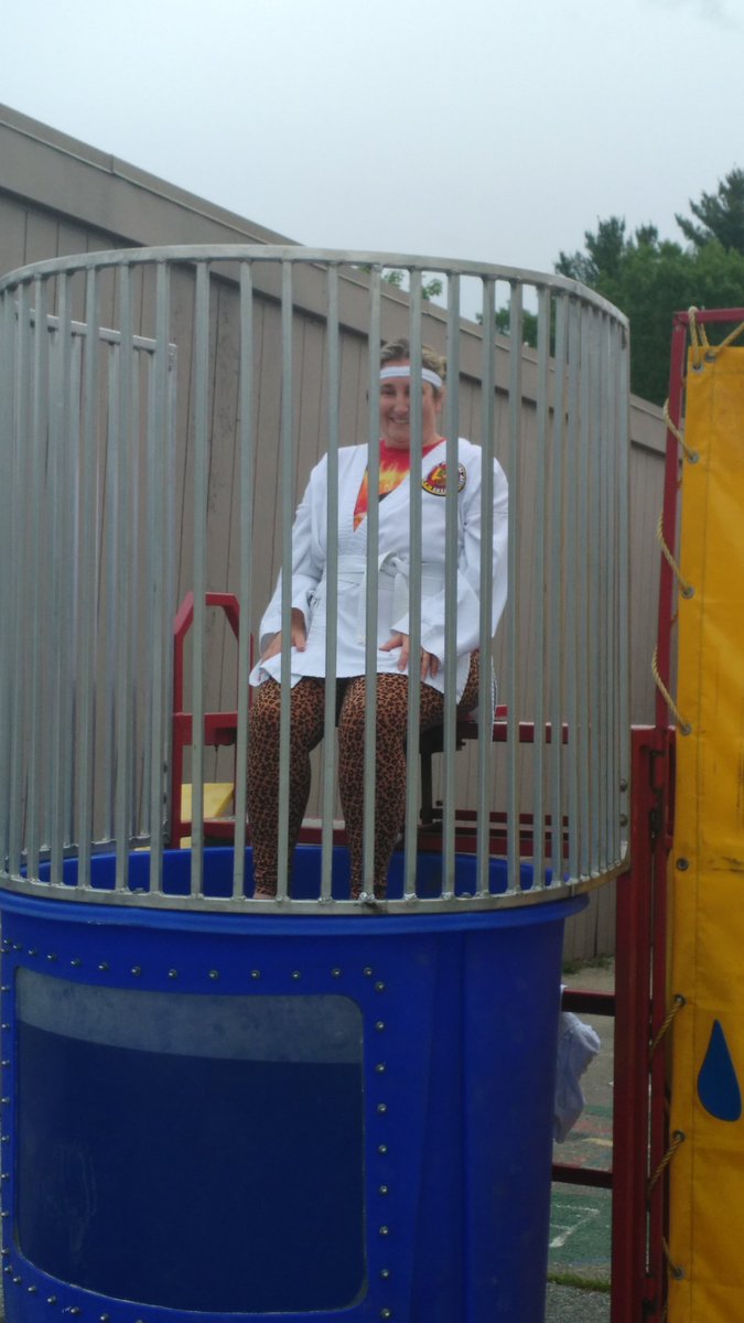 dfulreader's tweet photo. Bracing herself @FloRoElem @PrincipalGarden takes the plunge due to the excellent throwing skills of 4th grade Ss #gdrsdchat https://t.co/7oMaaiSEBY