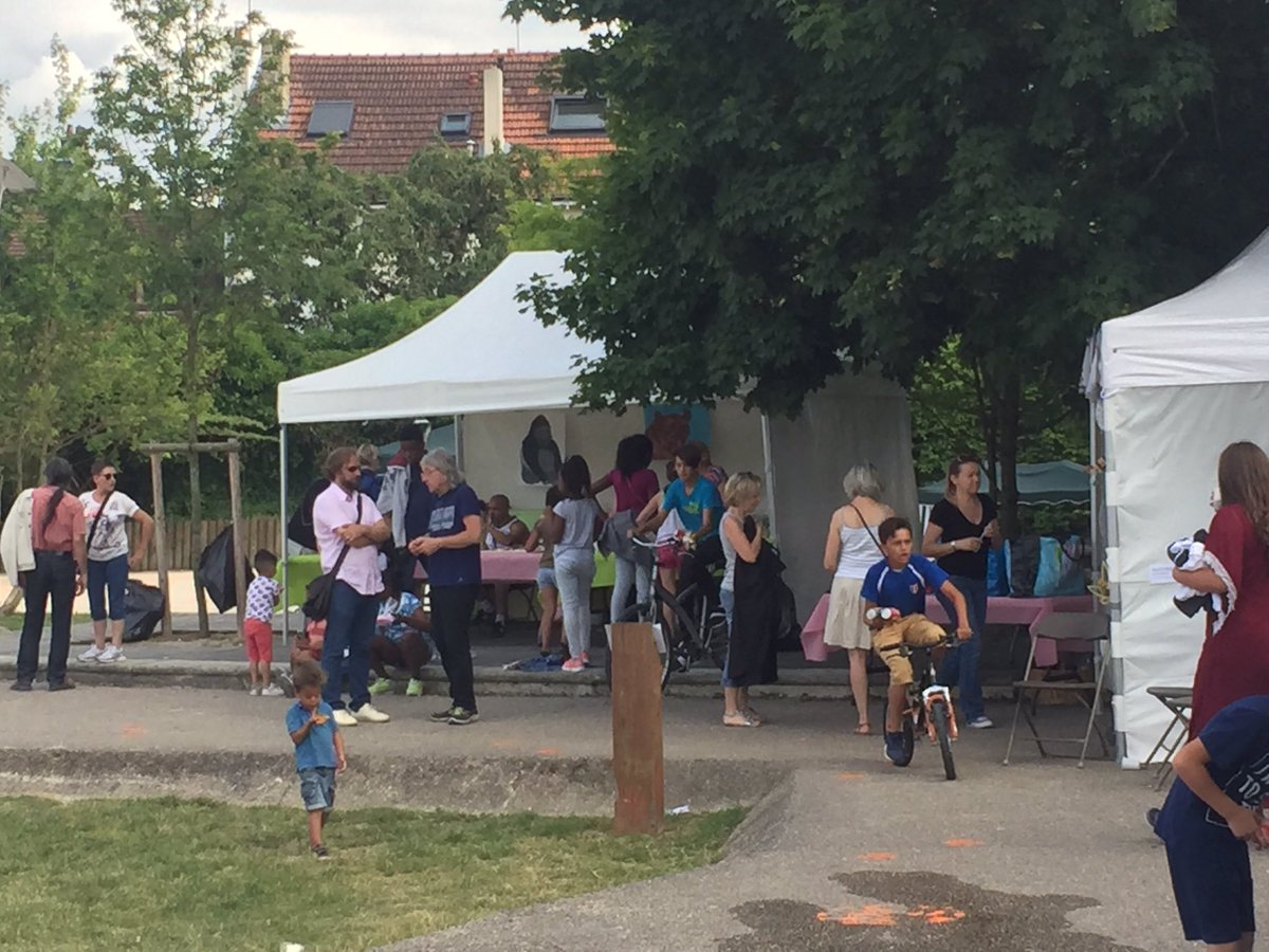 EricQUENARD's tweet photo. De belles rencontres à la fête de quartier Jean Jaurès au parc Maryse Bastié #proche #Reims https://t.co/regOgPxrwo