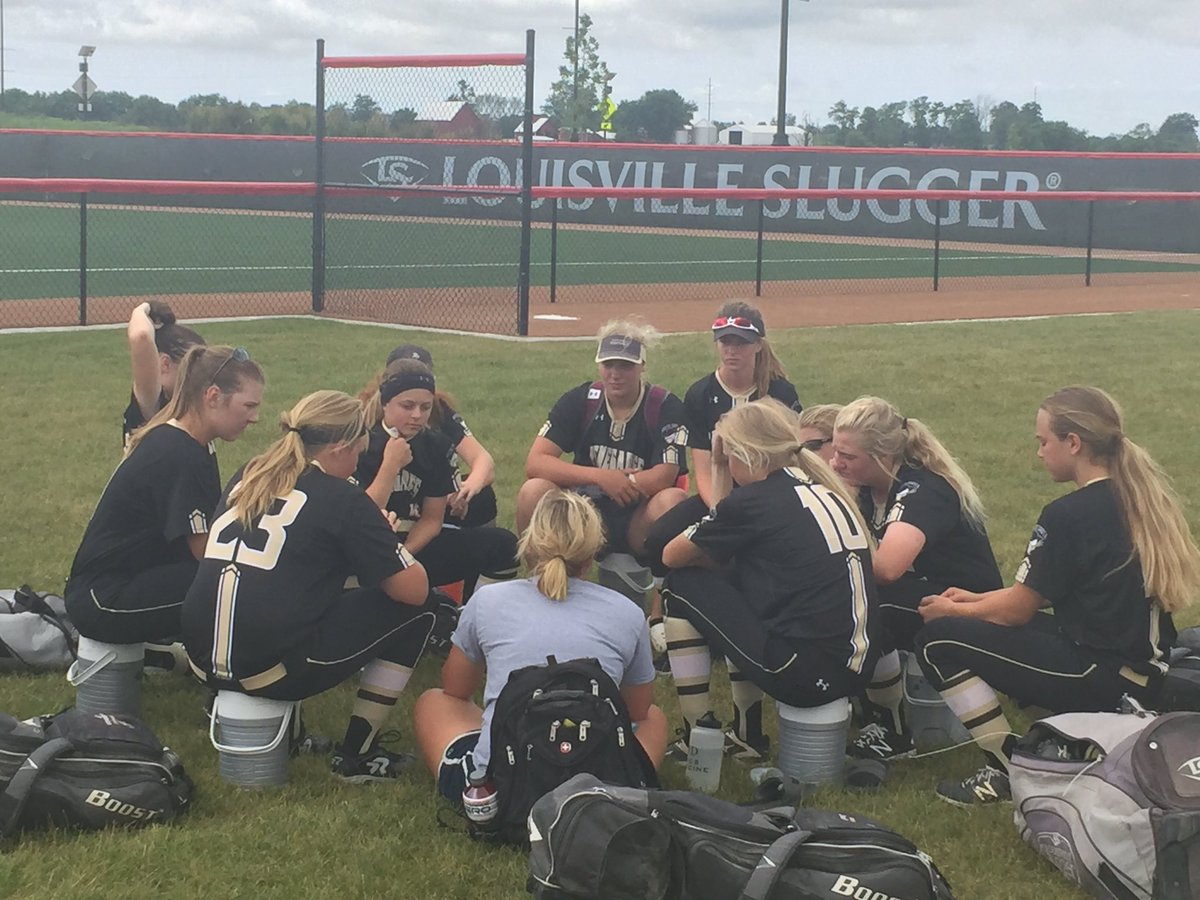 SDRFastpitch's tweet photo. Rennies defeat Orland Park A's KH 6-1. Next game 1:00 v. Illinois Shockwave. #Dooooooit #keyhits #sdrenegades https://t.co/f4pYHsszig