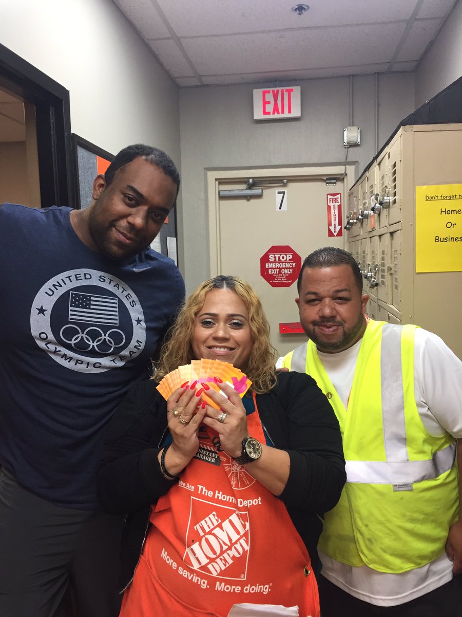 Father's Day 🎉🛠🔨💳 Dunkin Donuts gift cards for all Dads 🤗#Voa365 <a href="/SteveTHDHR12/">Steve Simons</a> <a href="/VCSTHD/">Vernon C Small</a>