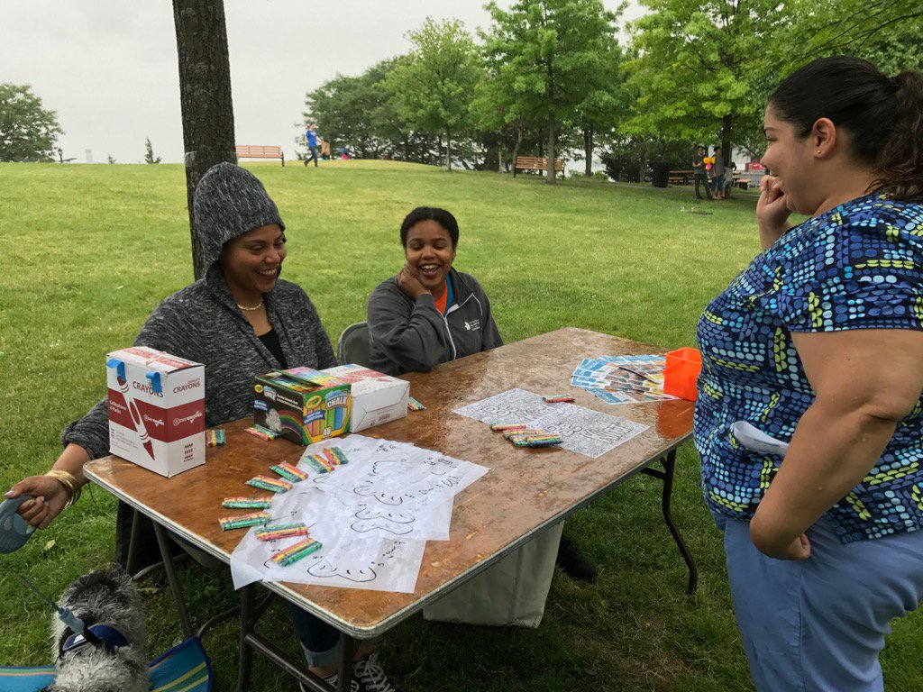 jilleroche's tweet photo. Rain can't stop the@HPAC10474 spirit! #huntspoint #fishparade @THEPOINTCDC https://t.co/4FEf3PjQu6