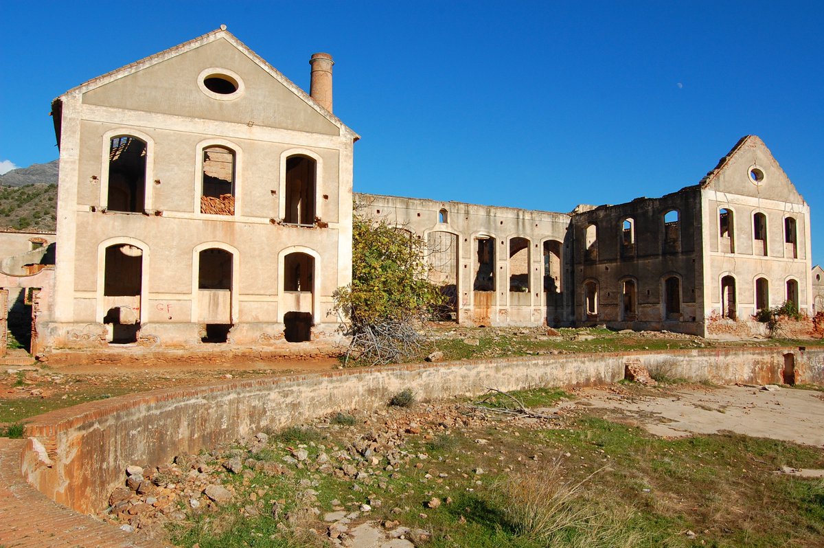 Ingenio azucarero San Joaquín o de las Mercedes. abandonadosalsilencio.blogspot.com.es/2017/06/ingeni… #urbex #axarquia #abandoned #decay #abandonado #malaga #azucarera