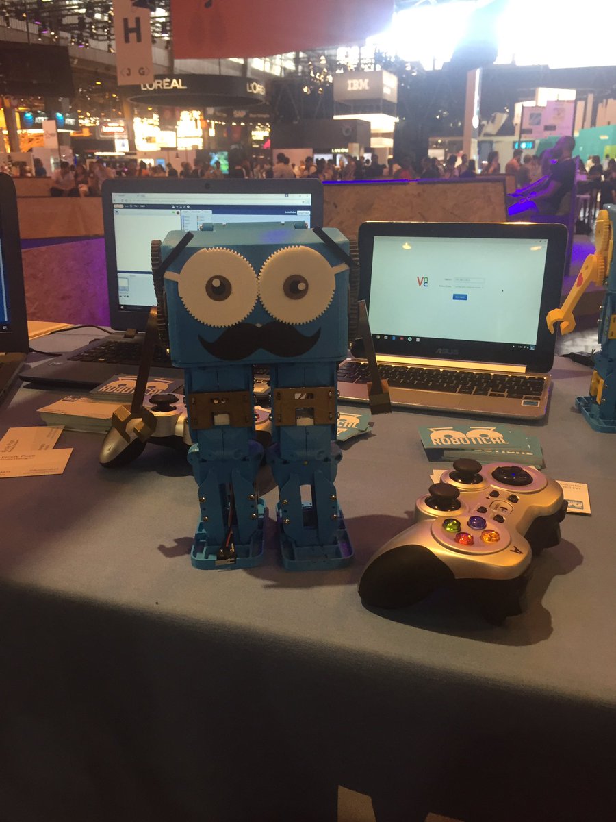 MadiSeydi's tweet image. L'#Innovation au service de l'éducation avec le #Robot #Marty qui permet d'apprendre l'anatomie humaine Cc @VivaTech @RoboticalLtd #VivaTech