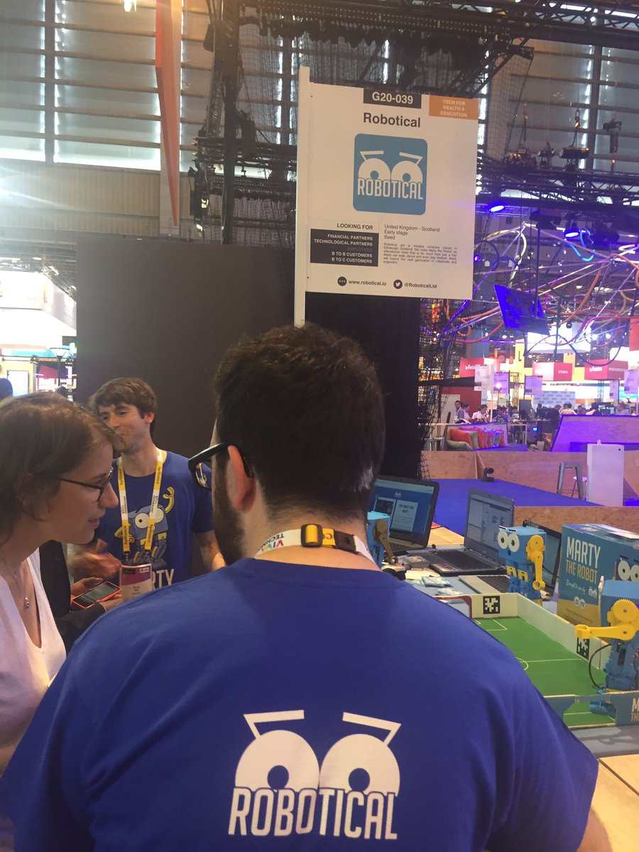 MadiSeydi's tweet image. L'#Innovation au service de l'éducation avec le #Robot #Marty qui permet d'apprendre l'anatomie humaine Cc @VivaTech @RoboticalLtd #VivaTech