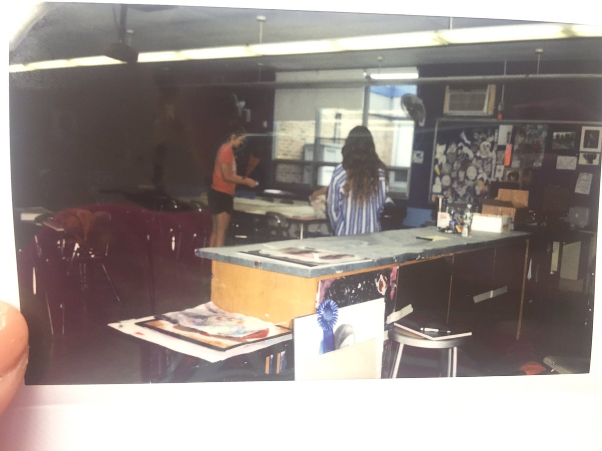 NAHSart's tweet photo. Seniors saying good bye to their maple shade high school art journey💛appreciate the times while they last!🎨 https://t.co/lhIXA7T8xF