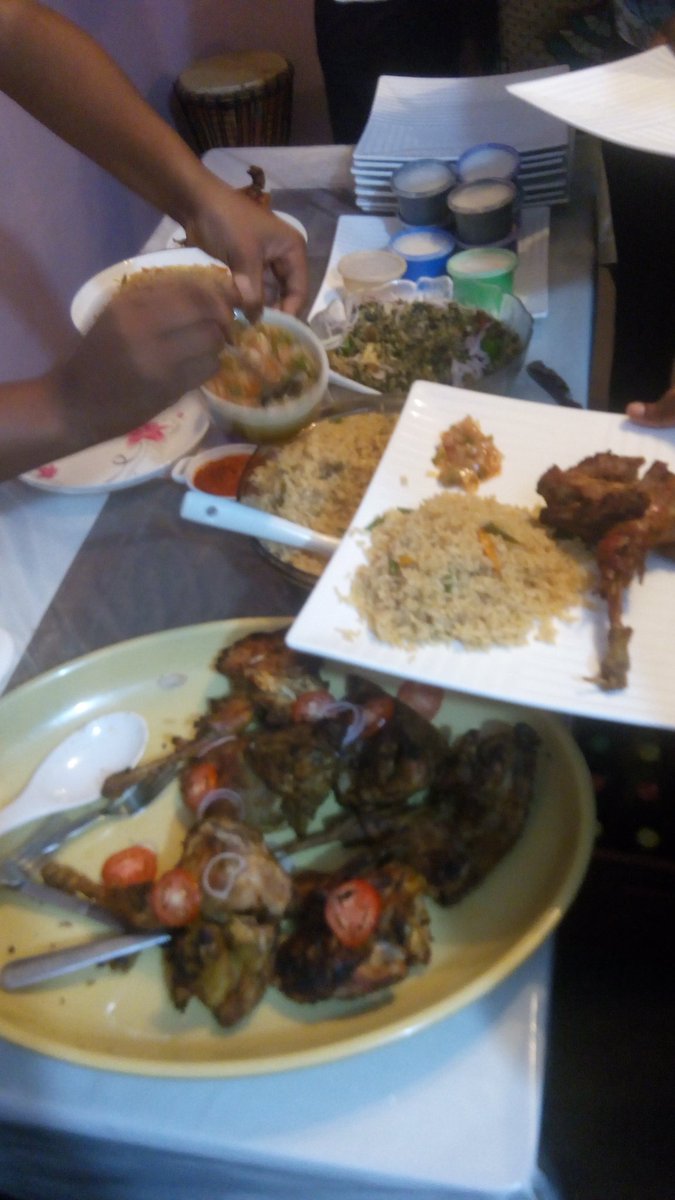haroldadjaho's tweet photo. On passe à table ici @nnenna @femticdev @igbanetorg #girlsintech #229tech #wasexo https://t.co/DrSuwIoqAE