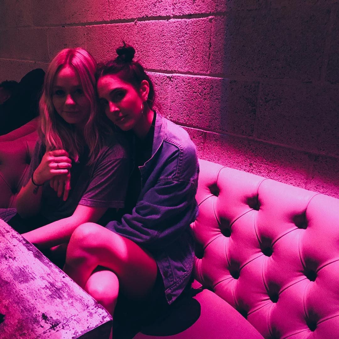 thephoenixla's tweet photo. Corner booth cuddles on a Saturday night. https://t.co/dtUgPitDAC
