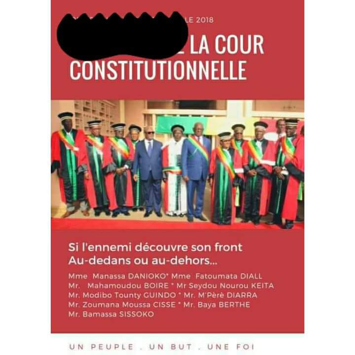 sidi_traor's tweet image. Au lieu de réviser la #constition .
Apprenez  d'abord à bien porter le Drapeau du #Mali #TouchePasAMaConstitution  #Grin223
