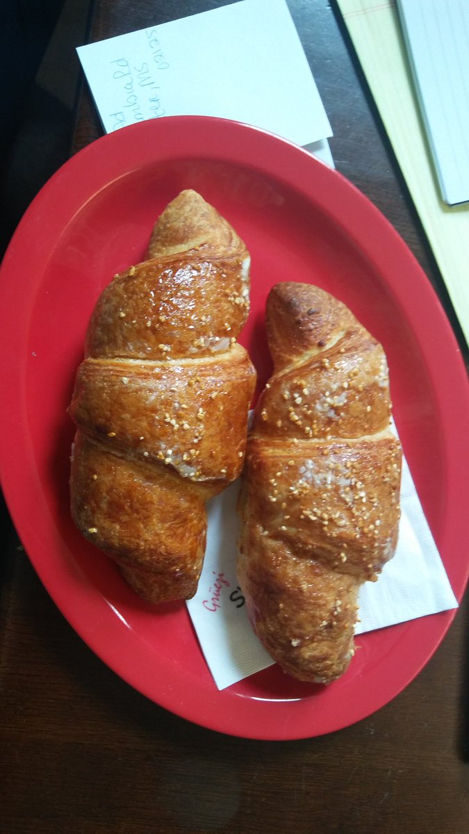 BlackAndPinkMA's tweet photo. Head to swissbäkers for buy one get one croissants and prison #abolitionWRITEnow ! We'll be here until 3 today. https://t.co/ATs5CQwBNx