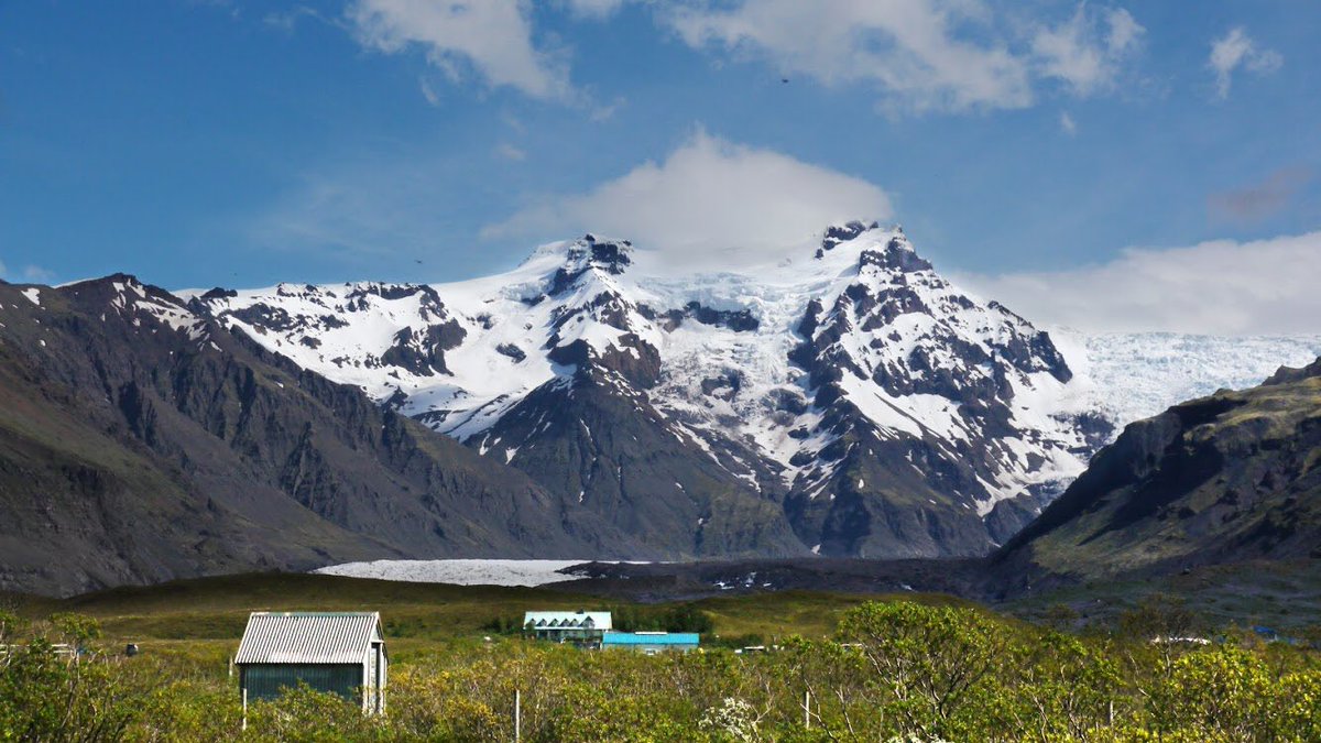 The #Icelandic mountains are calling and I must go. 🗻 <a href="/Gateway2Iceland/">Gateway to Iceland</a> <a href="/southiceland/">Visit South Iceland</a>