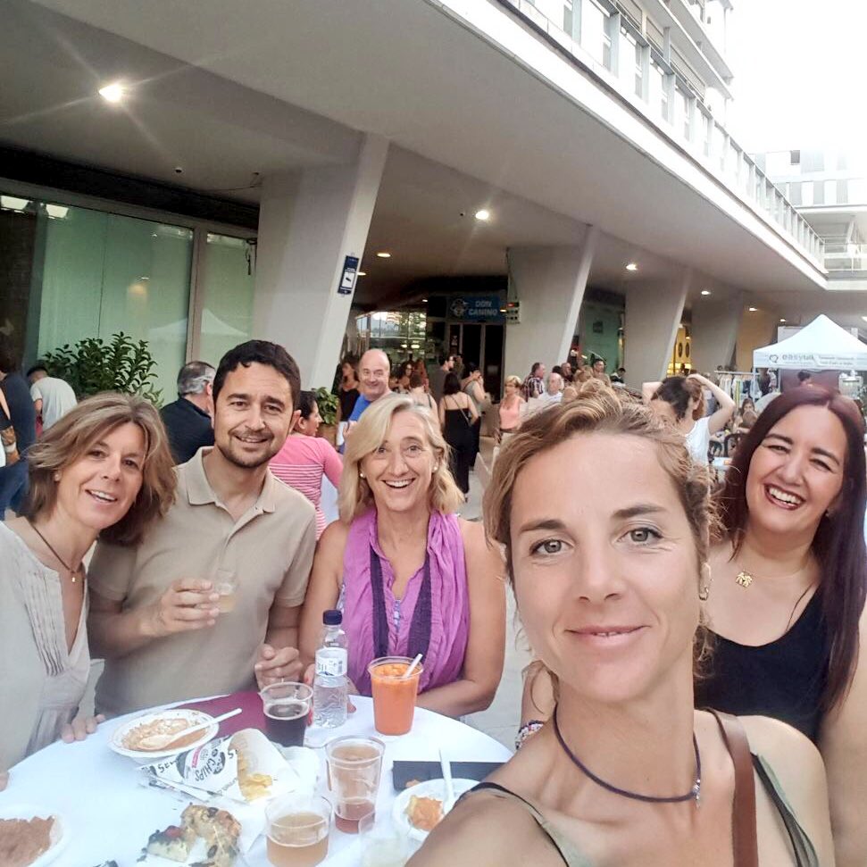 Mira-sol Centre, de festa en la 4a Nit de Tapes! Felicitats a l'organització i als comerciants que donen vida al barri i a #SantCugat!