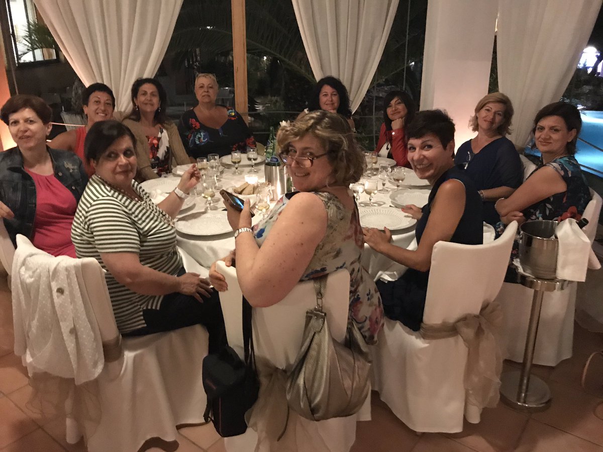 Academy24Nove's tweet photo. Dobbiamo pensare il Territorio come a un bellissimo romanzo,per ogni #evento vi è una bellissima storia da raccontare #Cenaformativa #Vieste https://t.co/rJX88QkgQP