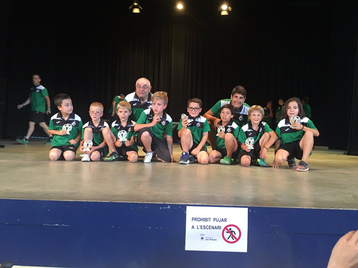 fbpreses's tweet photo. Jocs i dinar en familia de fi de temporada! Gràcies a tots per fer-ho possible! #somlespreses #moltmésquefutbol @ursailavall @RadiolaVall https://t.co/ANhQ0CLBvZ