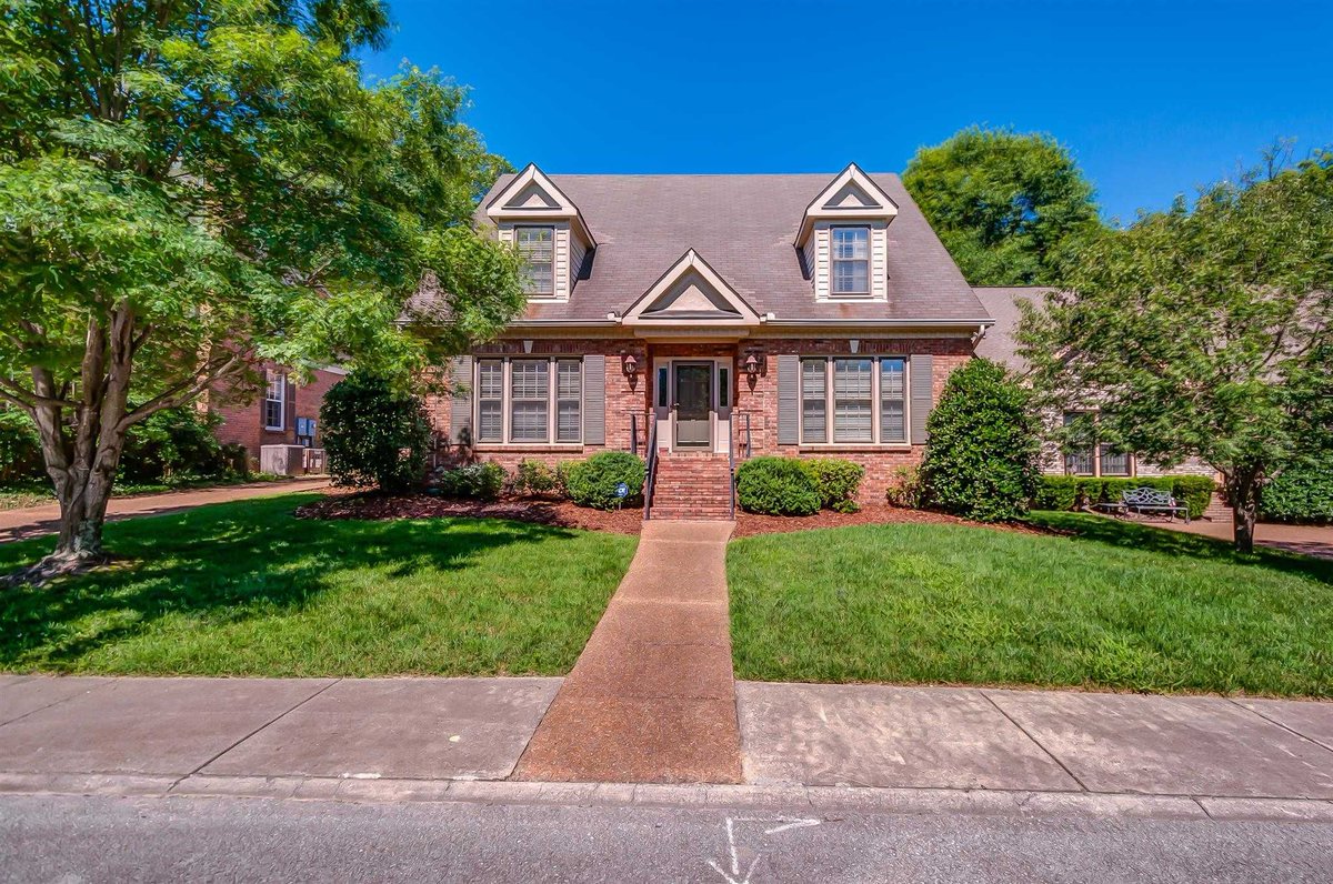 RadiusRes's tweet image. If you're looking for a new home in #GreenHills, don't miss our open house today, 2-4pm at 4264 Jamesborough Place! buff.ly/2te6grN