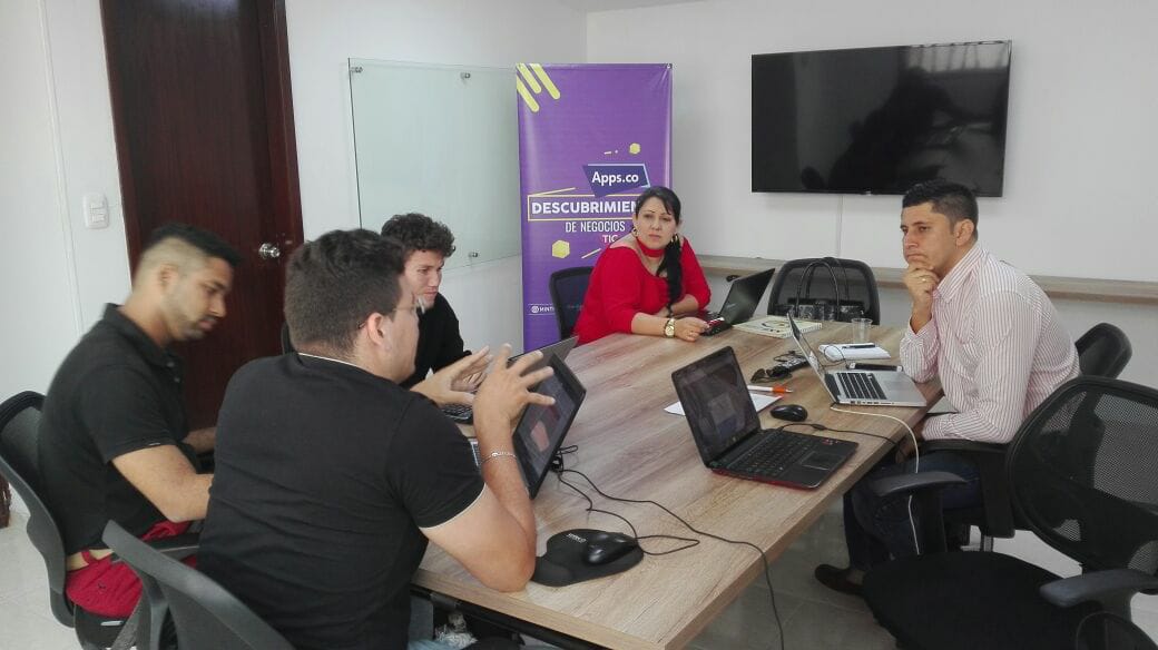 SuricataLab's tweet photo. Nuestro equipo #MyComca en seguimiento de Semana 5 con mentores expertos Descubrimiento de Negocios AppsCo MinTIC #TICSantander https://t.co/5cGRoAiyD7