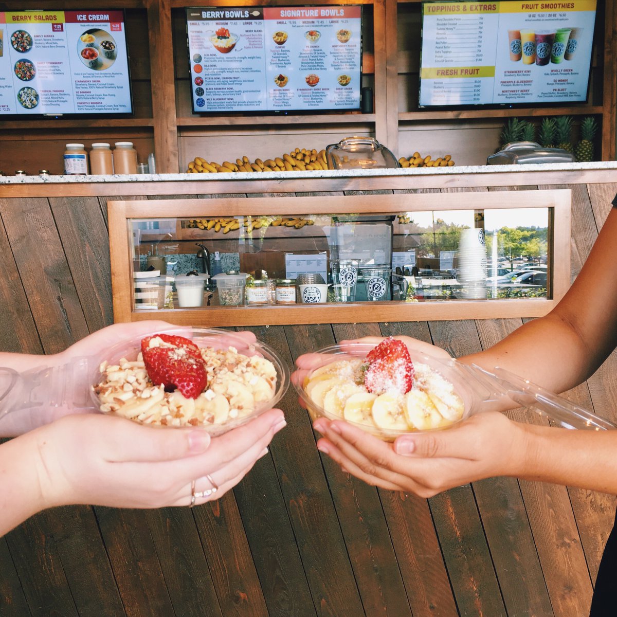 thebowlandberry's tweet photo. Made fresh daily ππβοΈ
#BowlandBerry #OriginalBerryBowl #PBCrunch #MangoManic #SmoothieBowl https://t.co/yE0S50NJkw