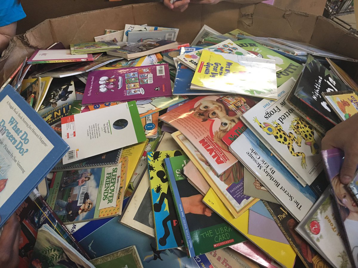 nehasonipatel's tweet photo. @JonesDay #dayofservice2017 spent a great day with the family separating thousands of books for kids #sonipatelfamday https://t.co/KAbYp8PPYN