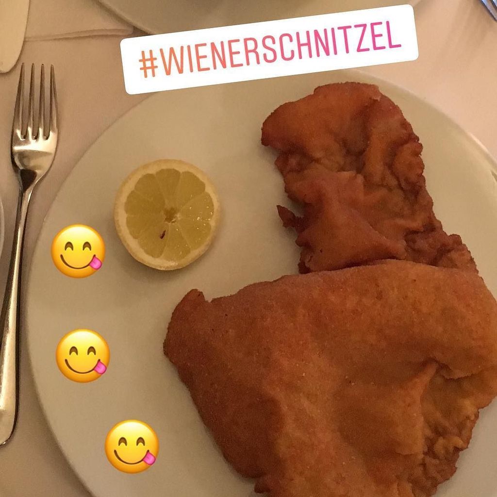 amauf's tweet photo. #wienerschnitzel #wien #schnitzel #calf #dinner #evening #qualitytime #nofilter #weekend #yummy #foodporn #traditi… https://t.co/JZUQZ5JVus https://t.co/gYkuTid6t5