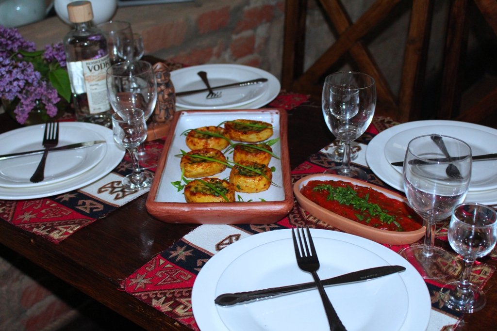 LEGEND of Dilijan-ում համտեսեք Պեդրո Սիեսա դե Լենոուն ուտեստը, որն անվանել ենք իսպանացի պաշտոնյայի անունով, ով Եվրոպային նվիրել է կարտոֆիլը