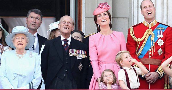 Somehow, the royal family just keeps getting cuter: eonli.ne/2sJPXp4