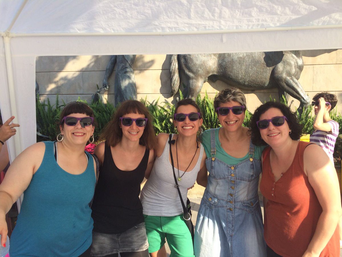 protocolbdv's tweet image. Vine i posa't les ulleres liles. Ara mateix a la pl. vila #hitensmoltaveure