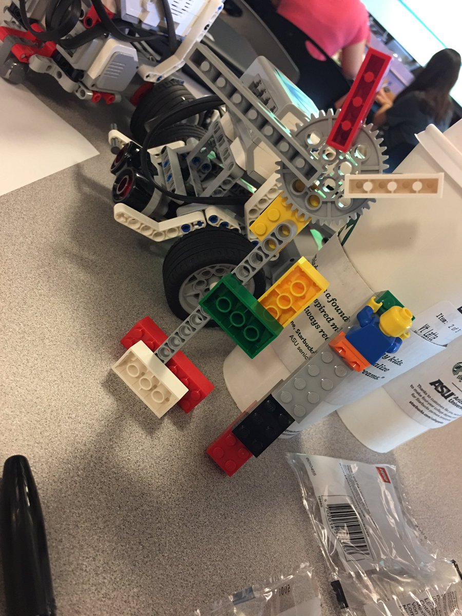 LucasOwls's tweet photo. Directions: Build a duck and tree with only the legos given. #creativity #legoeducation #legotraining #teachersatwork @LEGO_Education https://t.co/IuYGc6lpLC