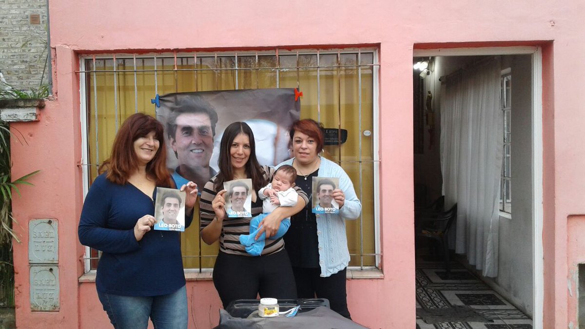 UnidadPorLujan's tweet photo. Jornada de difusión de nuestras propuestas en barrios y localidades de #Luján.
#UnidadCiudadana
#EstamosCerca #LujánMejor #LeoBoto2017 https://t.co/LgKAkOJTIY