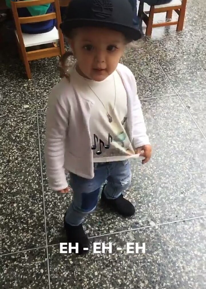 TeamPirras's tweet photo. Dicelo Gia🎶 youw youw 😂 #ElFlowDeBabyG #reggetoneraComoPapito 💃 https://t.co/p5oKsAzS99
