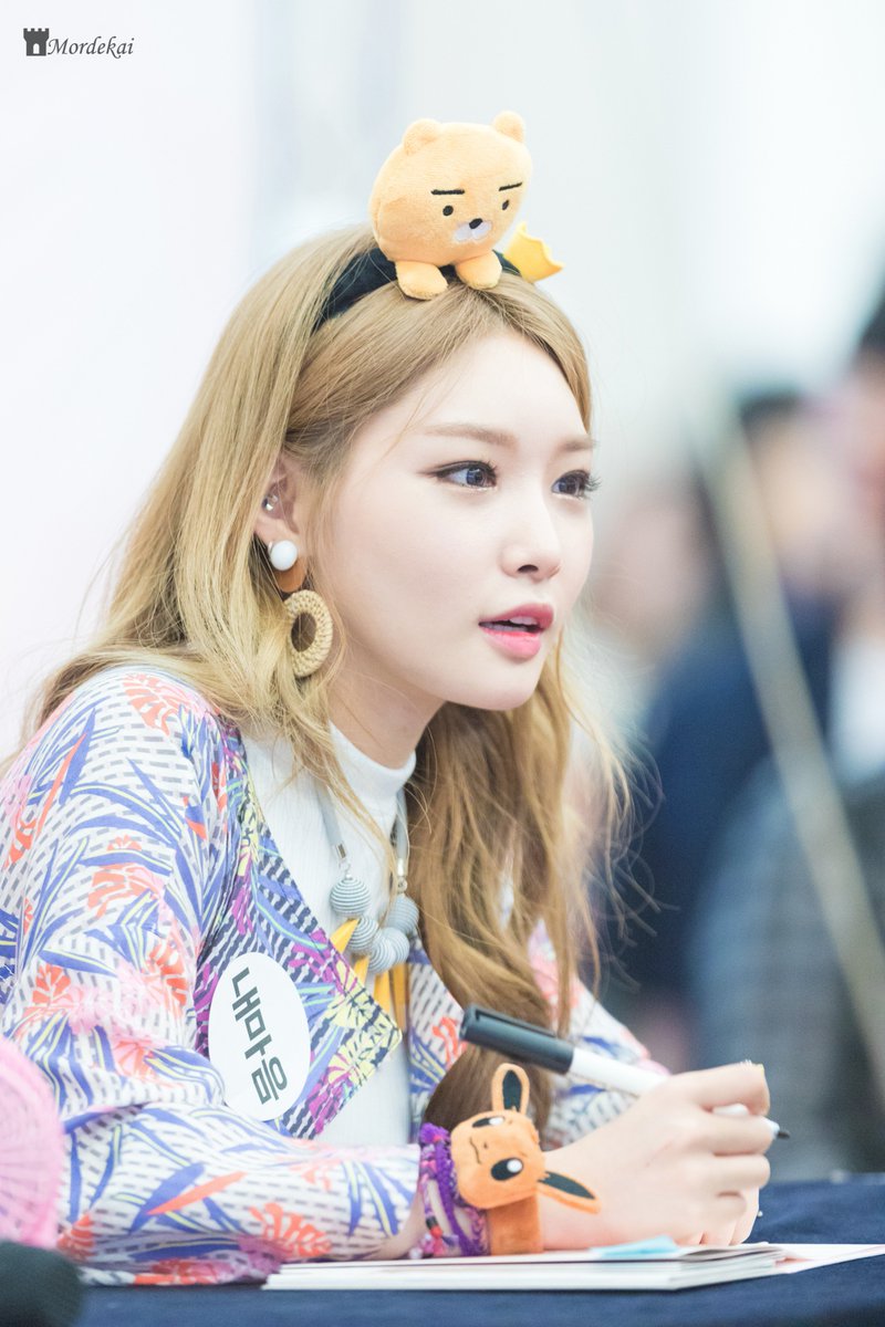 Mordekai_PG's tweet photo. 170617 #아이오아이 #김청하 #청하 #Chungha 
분당 팬싸인회 https://t.co/gJwDJj8vBA