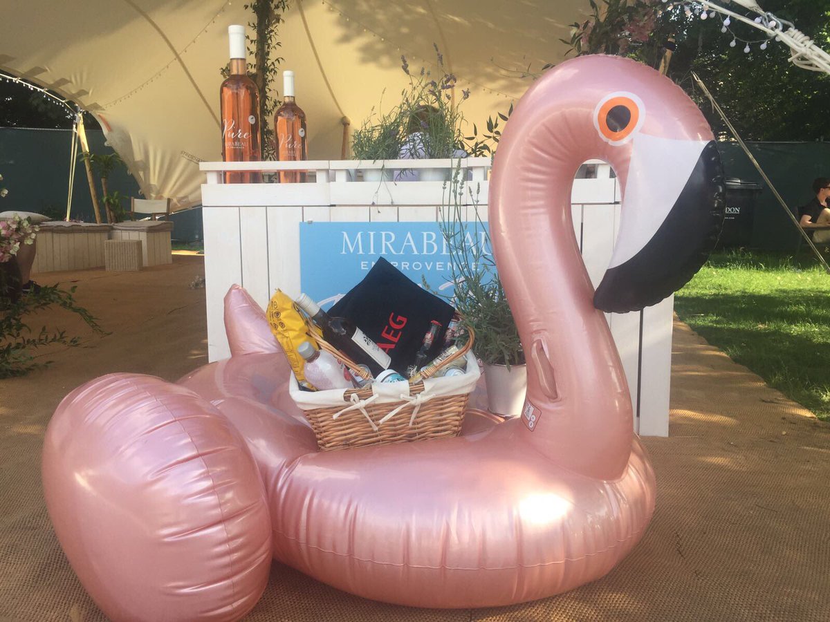 TasteofLondon's tweet photo. It's day 4 of #hamperhunt! First person to find it and take a snap tagging #tasteoflondon wins all! https://t.co/Mo7PafSVTw