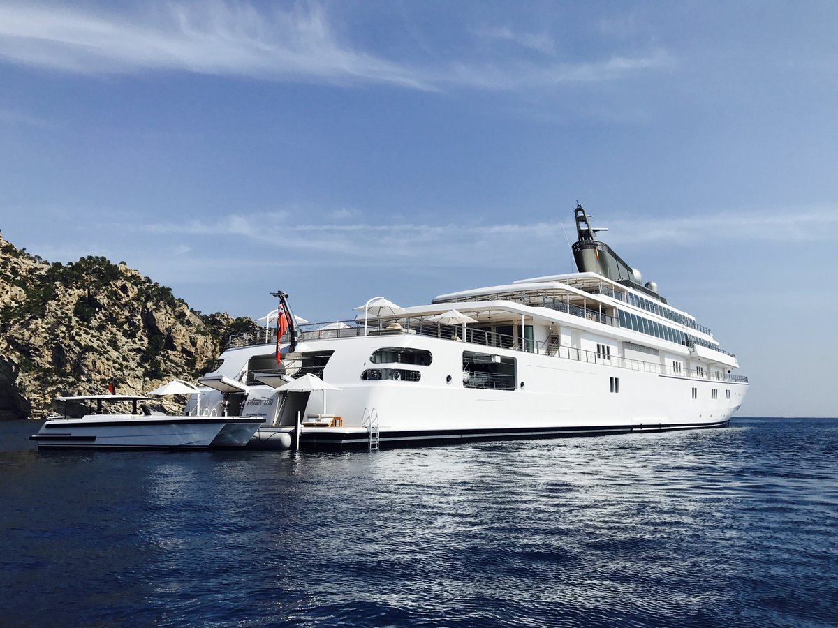 easyboats's tweet photo. Superyacht season is on... 138 meter Lürssen built 'Raising Sun' spotted in Cala d'Egos (Port Andratx) @Lurssenyachts #superyacht #Mallorca https://t.co/BKL30JZfDq