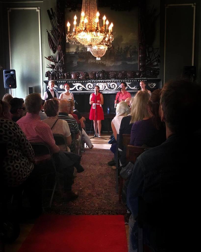 paulaorme's tweet photo. De sfeervolle zaal in het #Statenlogement is altijd een bijzonder podium tijdens de #hoornsestadsfeesten #HSF17 #hoorn #hoorndol #festival https://t.co/NjozyRLNqI