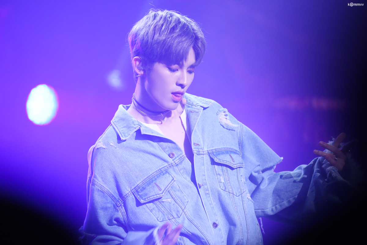 k_mmvv's tweet photo. 170612 붐 스테이지 #투포케이 #24K #진홍 #Jinhong @24K_JinHong 
#ADDICTION #너_하나면_돼 #ONLY_YOU https://t.co/SFhsiUM3a3